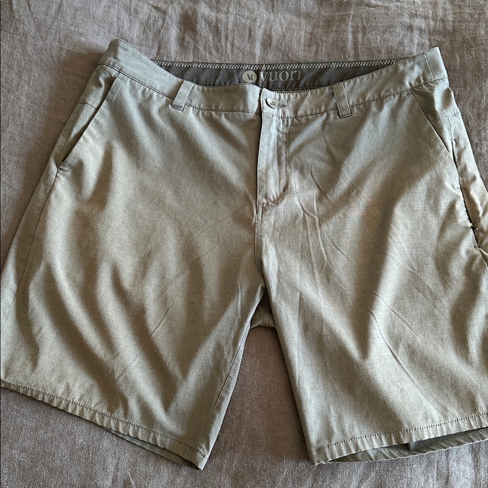 Vuori dark gray men’s shorts